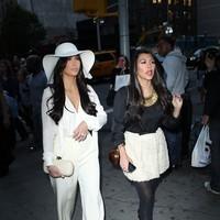 Kim Kardashian and Kourtney Kardashian walking in Manhattan - Photos | Picture 96849